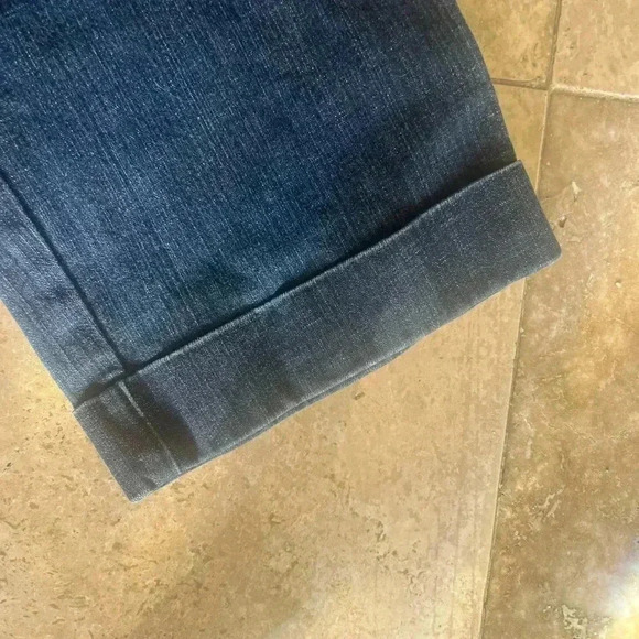 DKNY Bermuda Jean shorts. Size 8 excellent condition. Cuff hem. - Picture 4 of 14